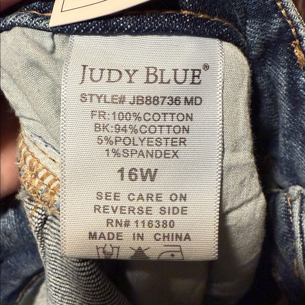 Judy Blue Rosalie NWT Straight Light Wash Distressed Jeans 16W - Picture 8 of 8